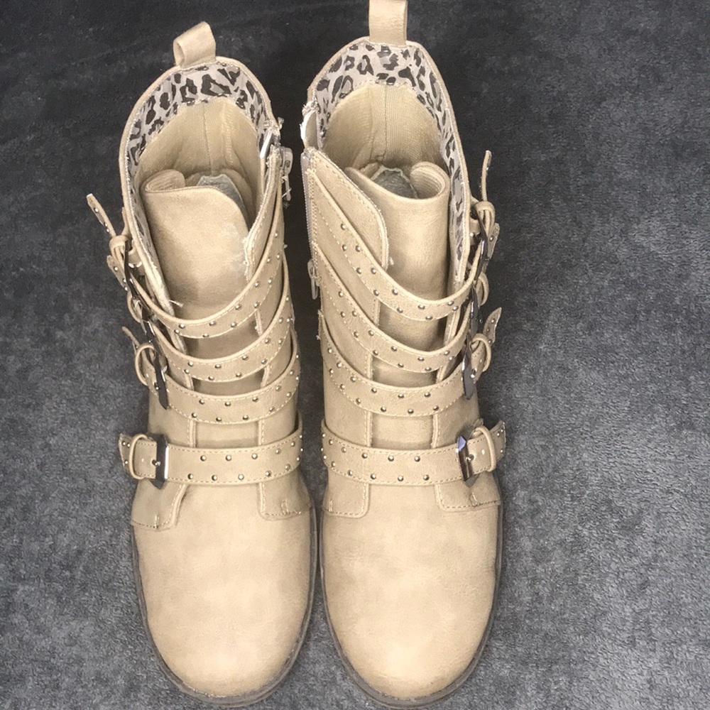 Justice Boots - Picture 3 of 3